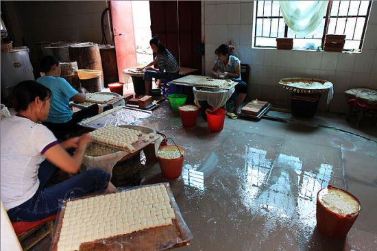 探秘建水小豆腐的制作过程