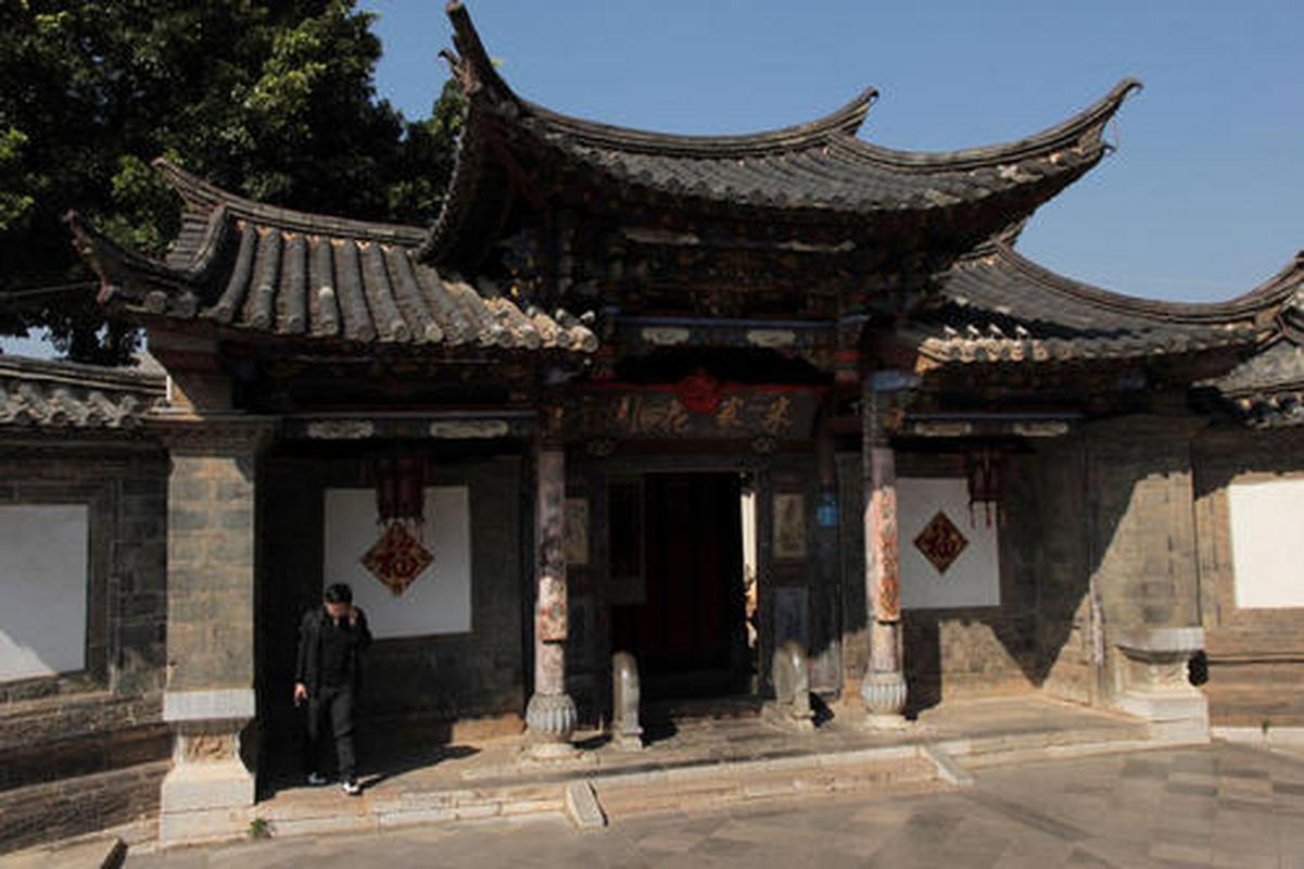 旅游攻略# 建水古城:这个具有浓厚历史底蕴的建水古城是很值得鹊哪